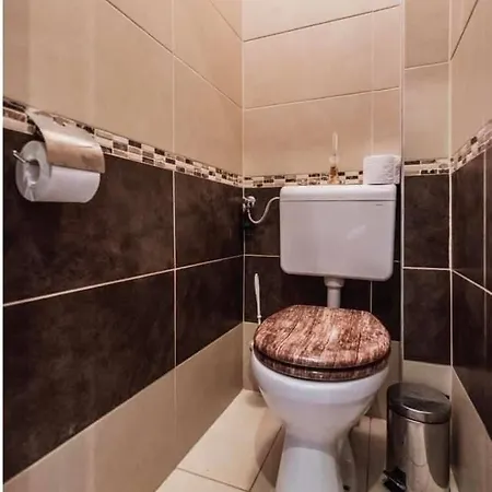 Center Apartment *